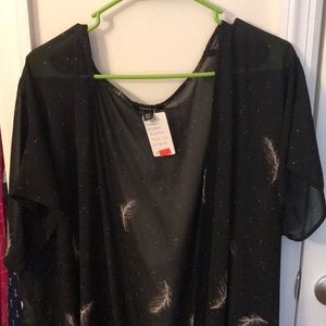 NWT Torrid black feather kimono size 1/2